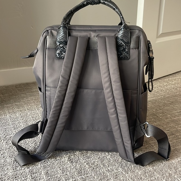 baggallini Soho Backpack - Picture 6 of 7